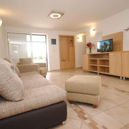 Lucija Apartamento *